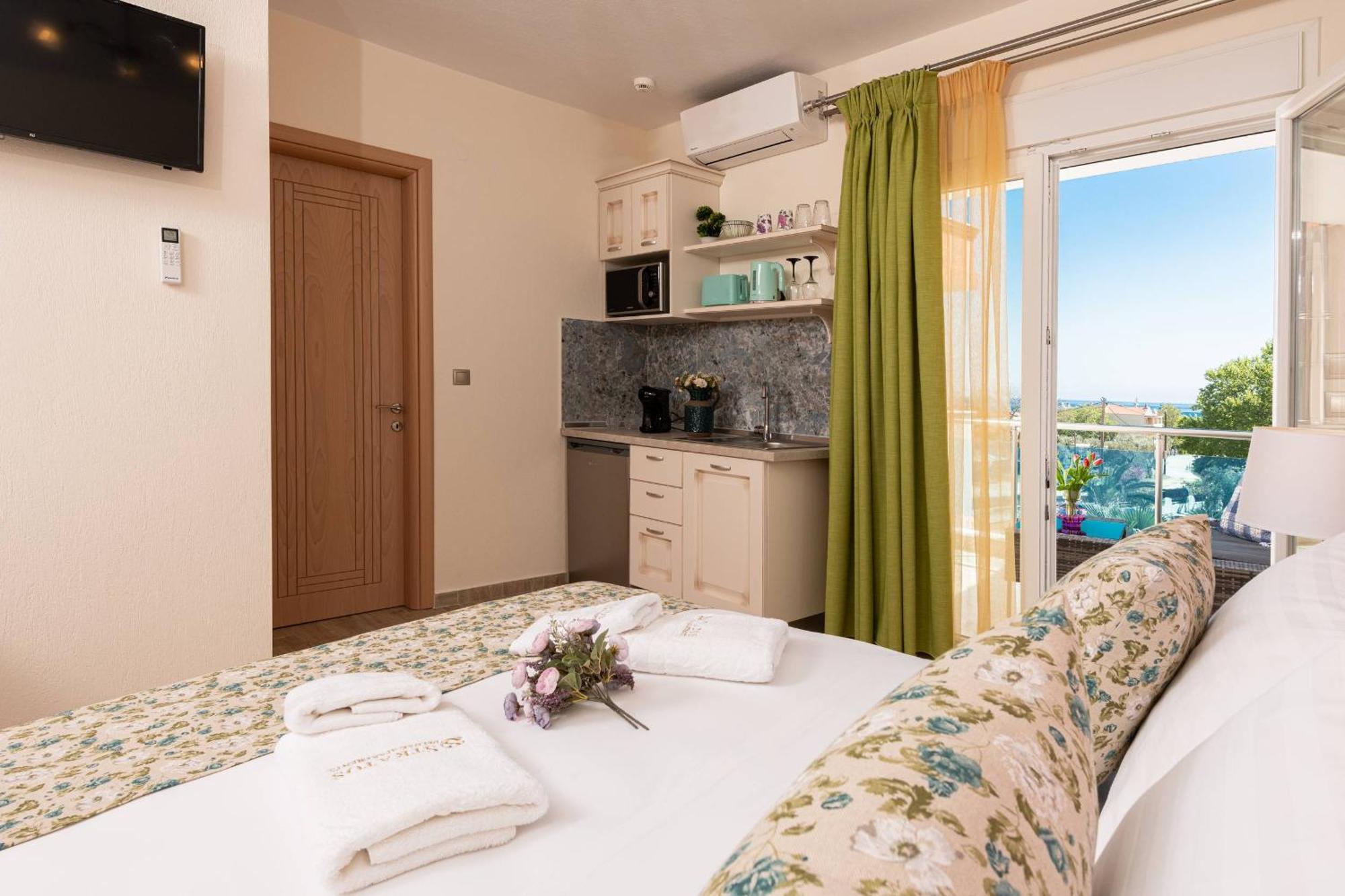 Stratos Deluxe Apartments Skala Potamia  Zimmer foto